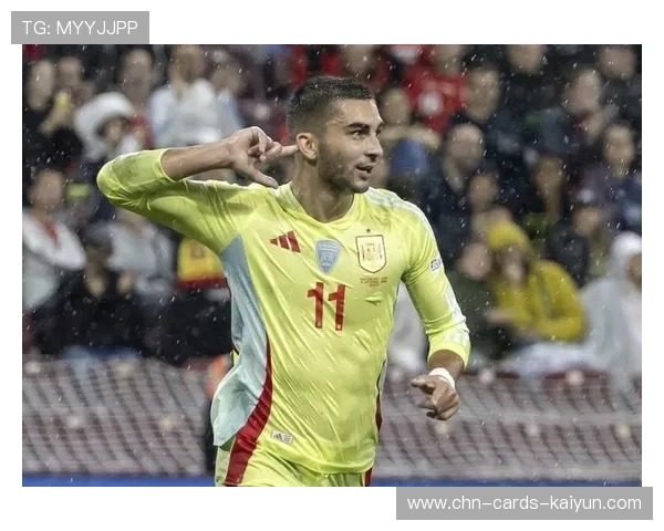 巴萨前场短传配合由费兰托雷斯完成终结