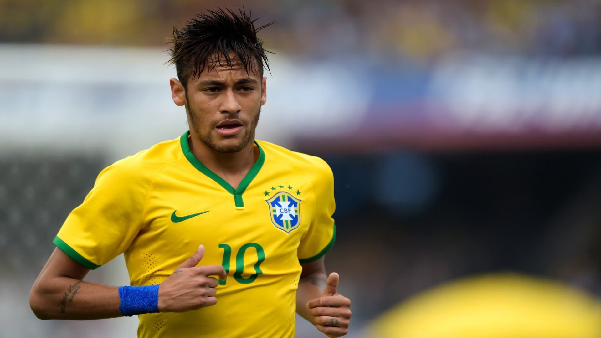 “营火旁自主体重训练比赛” 夜间俯卧撑与核心挑战